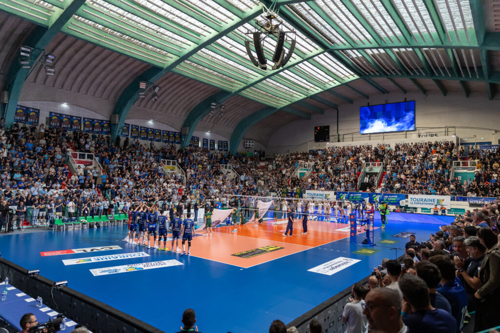 La salle de Granon &eacute;tait pleine comme un oeuf